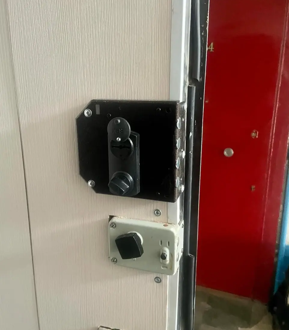 Монтаж розеток  и выключателей (от 450р.)